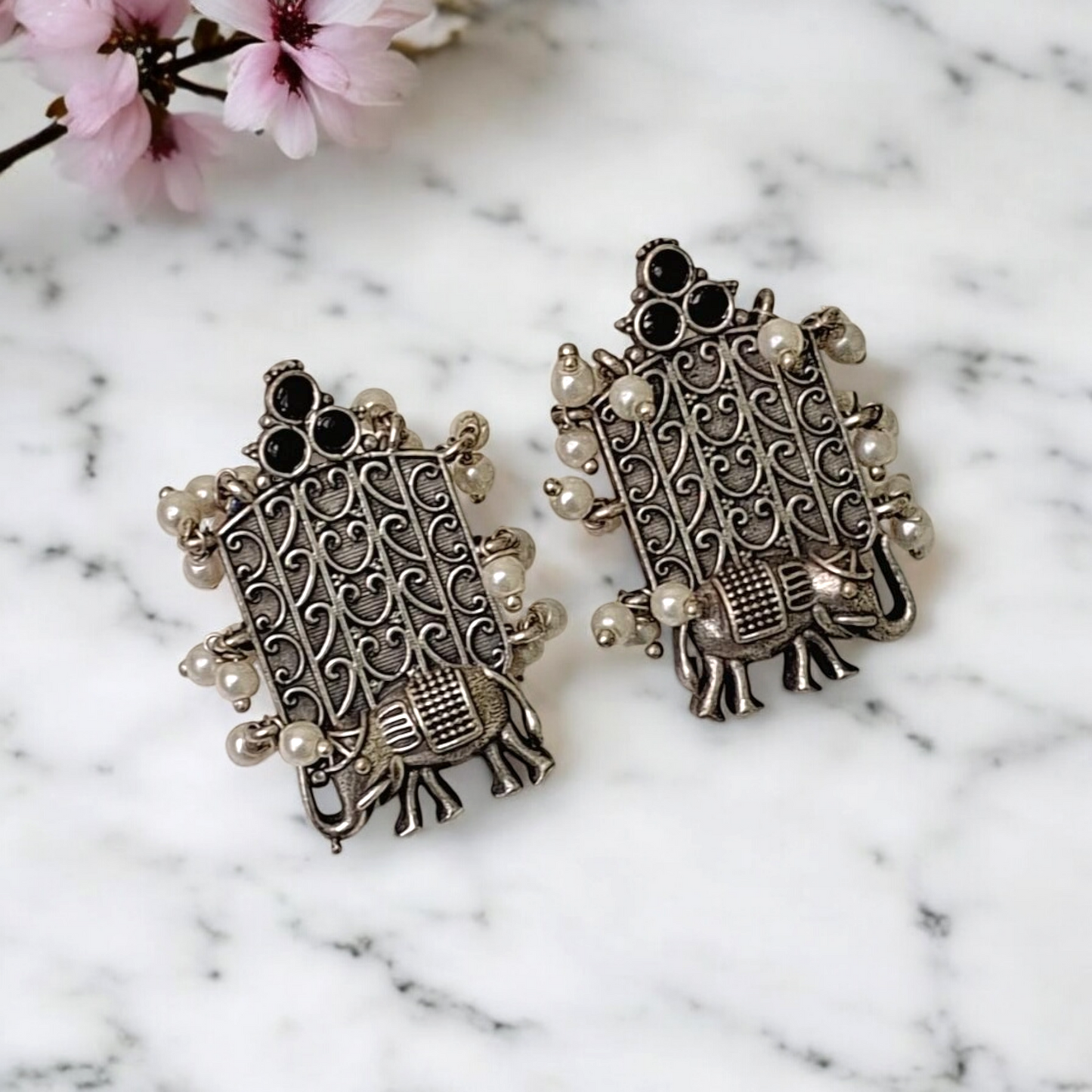 Dvipa black stone oxidised studs
