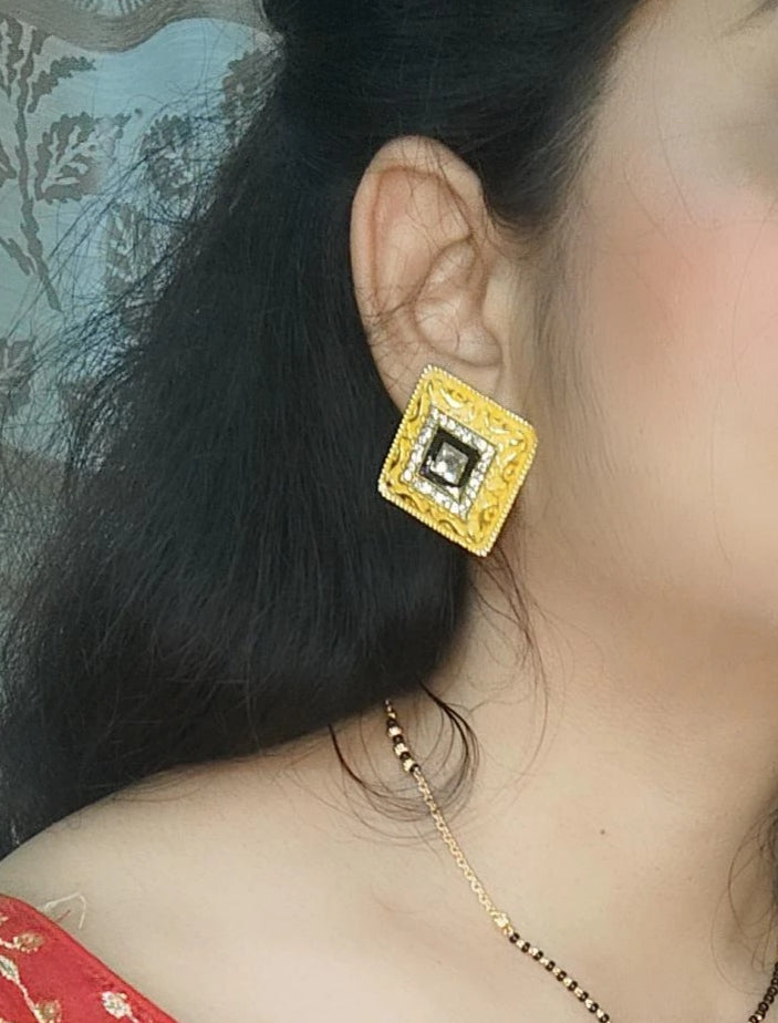 Gunita Golden Traditional Studs