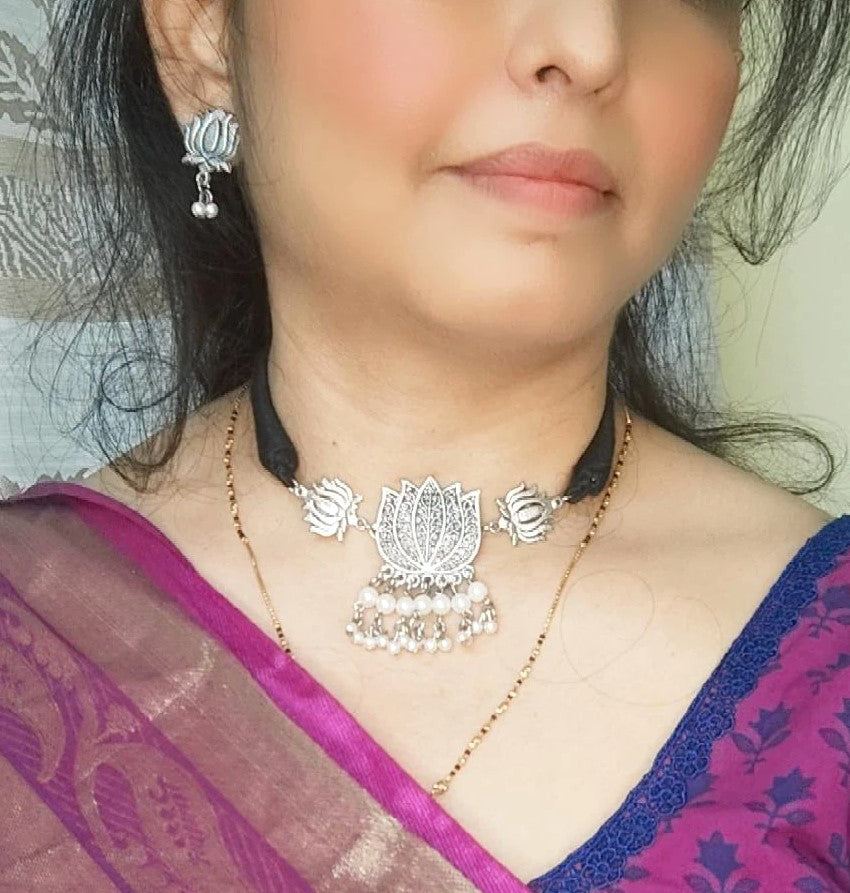 Nilofer Silver Oxidised Necklace set