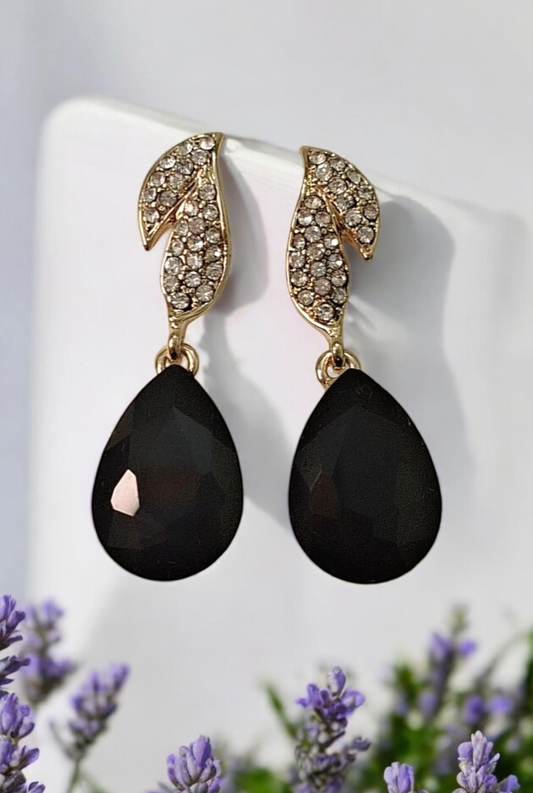 Ipshika crystal black studs