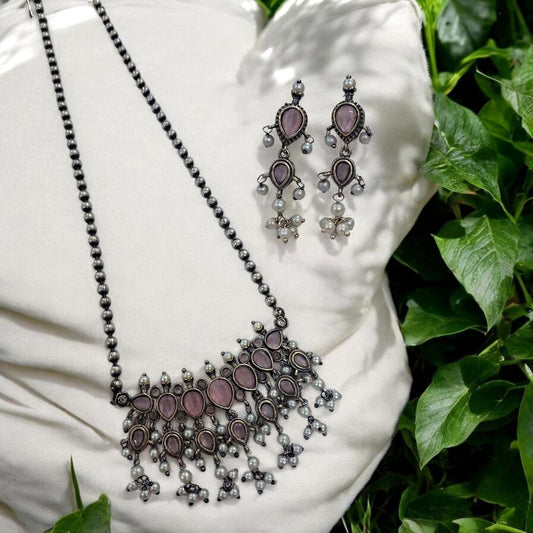 Mugdha Oxidised Pink Stone Tanmani Necklace Set with Earrings – antique silver Maharashtrian jewellery by IndiAura Mode