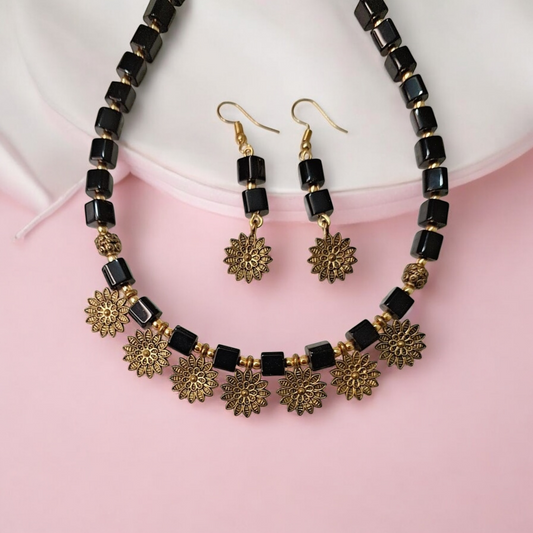 Naisha black beaded choker necklace set