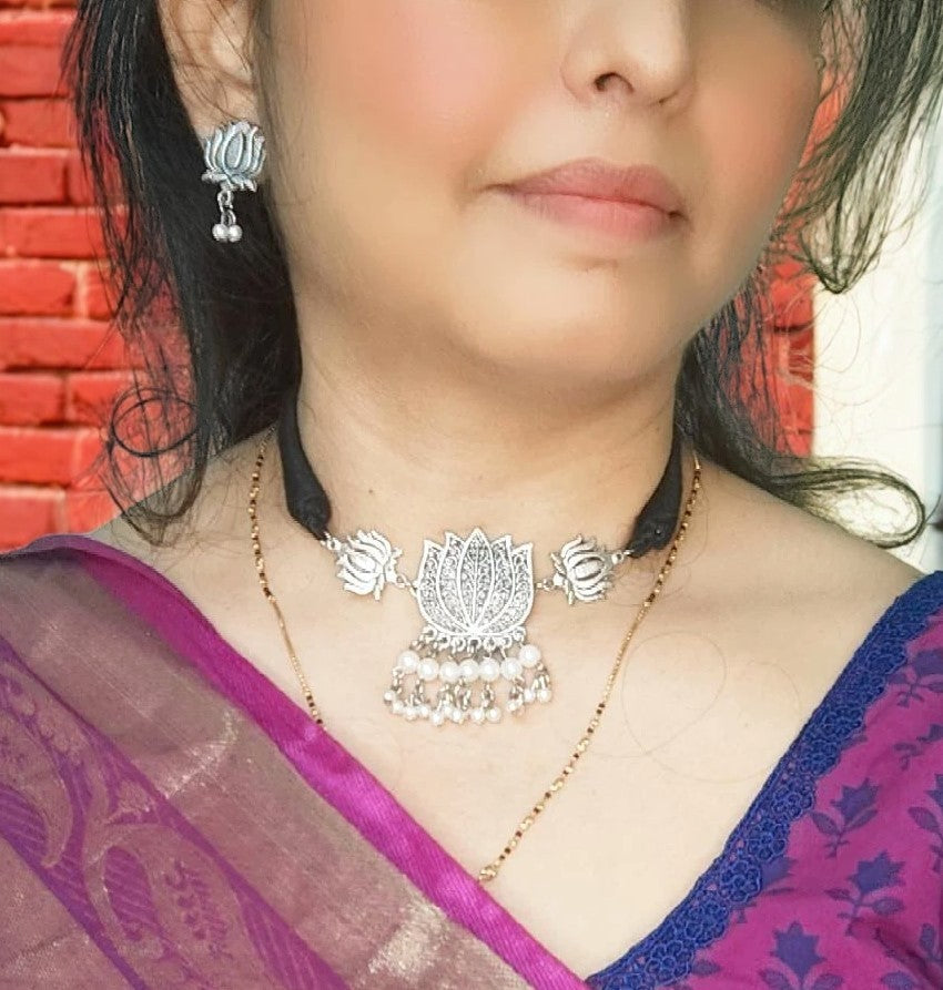 Nilofer Silver Oxidised Necklace set