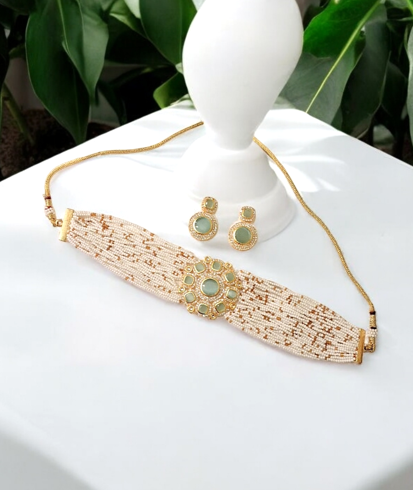 Rita pista green stone beaded choker set