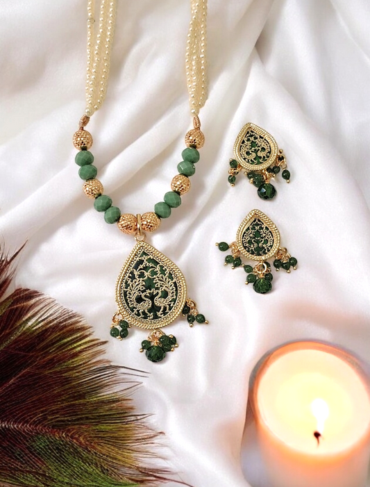 Saumya thewa necklace set