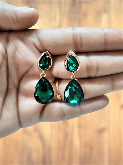 Ipshika crystal green studs